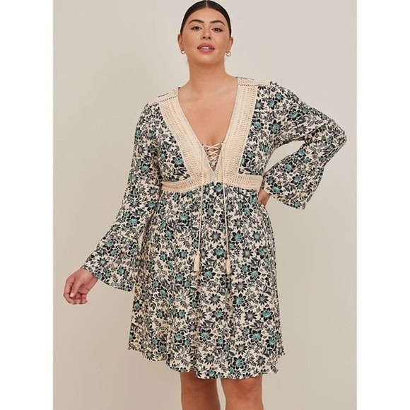NWT Womens Plus Size 2X Torrid Floral Print Gauze Lace-Up Mini Skater Dress - Picture 2 of 4